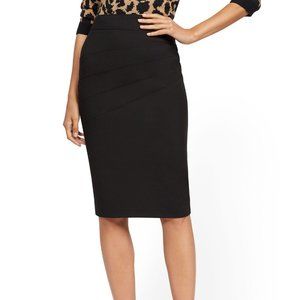 Black New York and Company ruffle-back pencil skirt